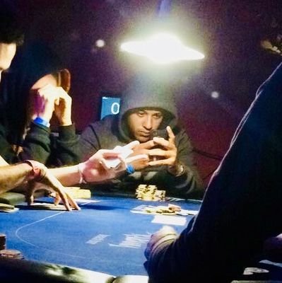 Jogador profissional de poker
Buscando a profissionalização
Stakeado por Starsteam
Campinas-SP