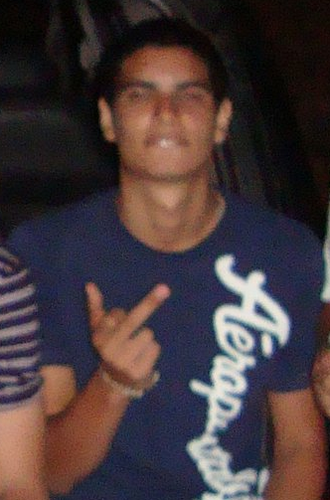 Alto. Forte. Magro. Moreno. Sensual. Dançarino de pole dance. R$ 1,50 a hora (estilo lan house)