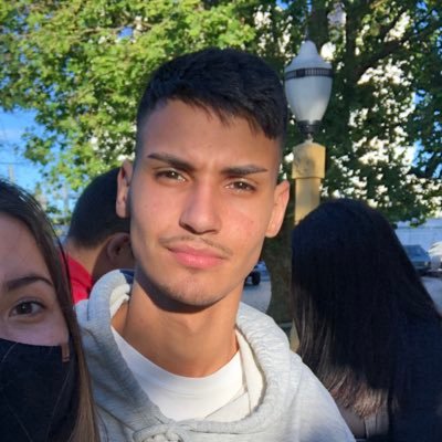 18y • Não é necessário dizer tudo oq pensa, mas é necessário pensar tudo que se diz