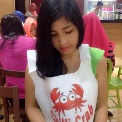 Wanita Kurir Tua di Jalan huhuhu 😬
