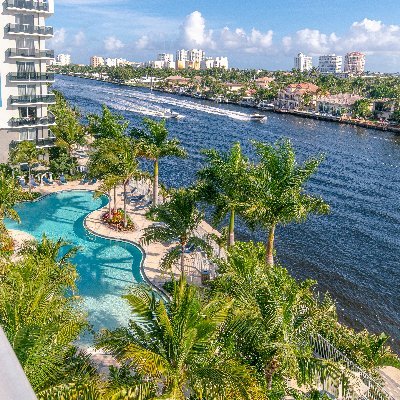 Live a life of leisure at Emera Port Royal – elegant studio 1-, 2-, and 3-bedroom apartments on Florida’s Intracoastal Waterway. Now managed by Bozzuto.