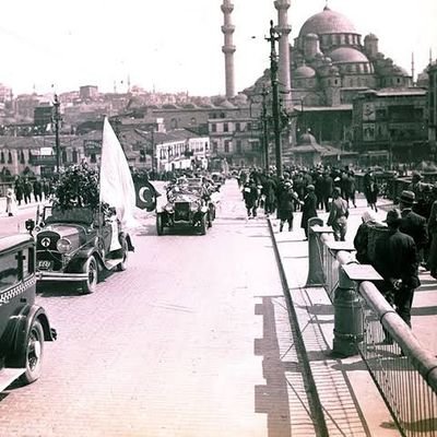 Tanzimat'tan bugüne süren Türk modernleşmesi ile ilgileniyoruz.

@Turkmodern