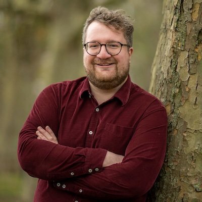 Journo-turned-bookseller. Run @BackstoryLDN, edit Backstory magazine. tom@backstory.London 🏳️🌈