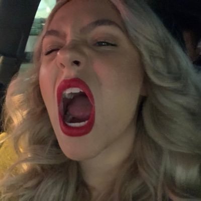 notmaryandaloro's profile picture. 