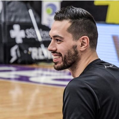 Papá de Bauti. Jugador de básquet en @BasquetBocaJrs