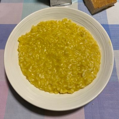 Nenenenecalde's profile picture. vivo per il riso giallo ☀️