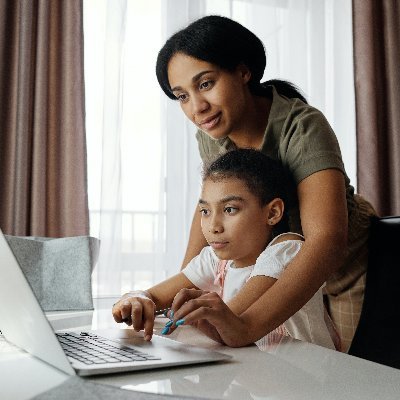 A unique, effective and personalized learning program for French Immersion students and their parents.