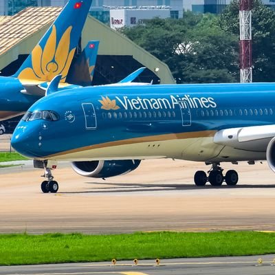 Just a Vietnamese 🇻🇳 airspotter. 
Homebase: SGN. 
All photos are taken by myself. 
All opinions are my own.
Instagram: phuongphiphanairspotting