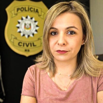 Delegada de Polícia. DEAM/POA. DIPAM/RS. Professora da ACADEPOL. Pós-graduada em Direito Público.