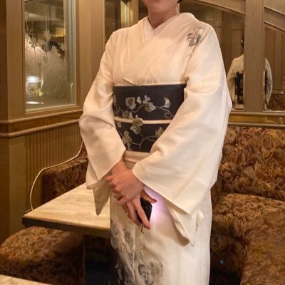 銀座でホステスをしているアラサーサラリーマン。水商売未経験で30歳を過ぎていきなり銀座に挑戦。時給3000円底辺ホステスから、現在最高時給3万円😆🍷時給あげたい人、ホステス初心者の方仲良くしてください。ホステスのお仕事は全ての仕事に通じる考えが多いので会社員の方も是非🙋♀️美容大好き💄