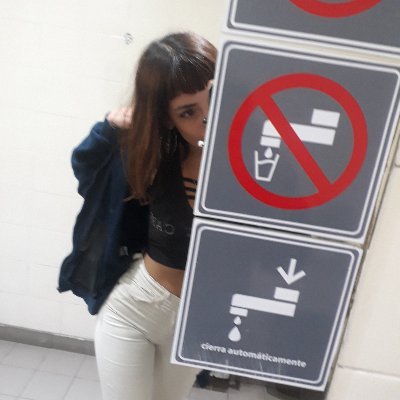 el diablo la hizo completa ni con dinero la igualan a esta pendeja
CALLEJEROS