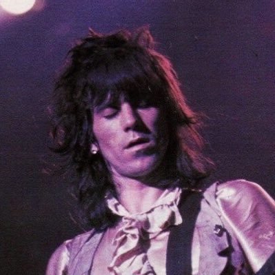 moonlightmiIe's profile picture. don’t you think it’s sometimes wise not to grow up?