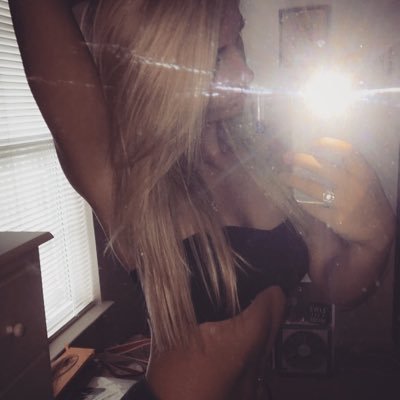 lexisXVMMX's profile picture. Here to spread nothing but positivity!