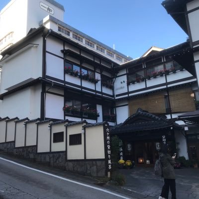 UWoI4iZLHjzKWXr's profile picture. 