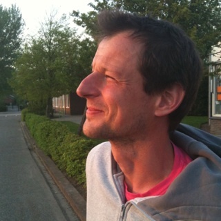 Ik woon in Winsum ben getrouwd met Nathalie we hebben 3 kids mijn interesses zijn Midden-oosten, Christendom, talen en media