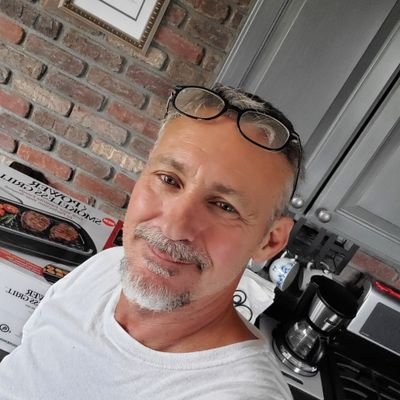 momatoldmenotto's profile picture. 