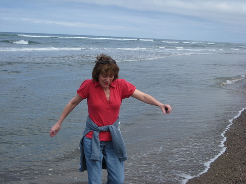 Extroverted introvert. Wine & seafood lover. Reality TV junkie-huge #LivePD fan! Amateur interior designer. Proud mom & wife. Pragmatic to a fault. Overthinker