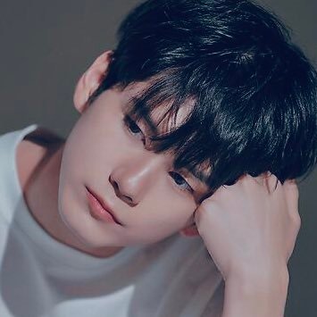 #옹성우 바라기 · 개인 계정이구 가끔 폰배경 그리고 움짤만들기 · 행복하세옹✨ jpgif ➝ ❤️