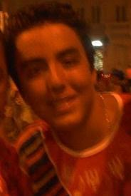 Loucura é você jogar fora todas as chances de ser feliz, porque uma tentativa não deu certo.