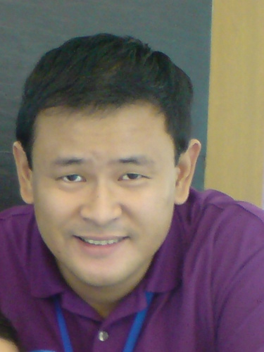An Optometrist,Almost a Singer,A Self Proclaimed Chef and a Father to a Handsome Boy.
I want to Explore things,Experience more about life and Eat all day. 
:)