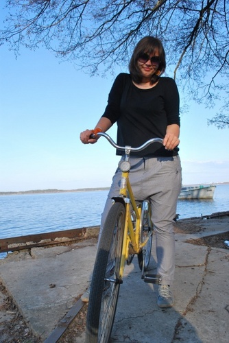 dumins_z's profile picture. here and there and everywhere. dreamer.