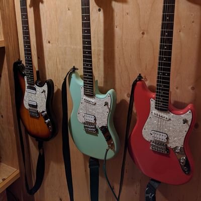 バンドブームやグランジあたりの音楽が特に好きです。ニルヴァーナ/ナンバーガール/レピッシュ/相対性理論/戸川 純。
ギターとジムニーをいじって遊んでいます。
