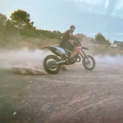 Jordiil99's profile picture. vive la vida