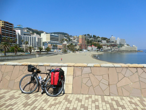 自転車で日本一周したことあります。
ボカロ　野球　その他もろもろで構成されています。

戻ってきました。
すんませんでした。