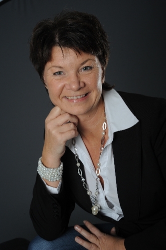 Senior Recruitment Consultant. ICF coach diploma, specialist in Sales and Marketing. Fan of Jerrie.