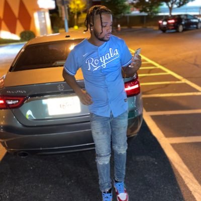 “Money Don’t make you tough” and “a hustle don’t make you street” 💪🏽💪🏽 grind mood 🤑🤳🏾💵😤 #llbre #llvontay