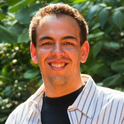 Marketing Specialist, motor-racing fan, Playstation player, internet addicted