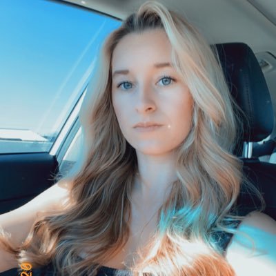 Looking for a cute girl who’s really bad a video games? Look no further! https://t.co/gADVuzXODy