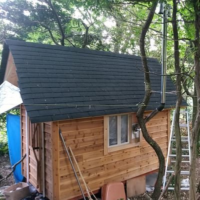 滋賀県で小屋暮らし。できるだけ自然に負荷をかけず、お金もかけず、資本主義に飲み込まれず、強く生きていきたい。