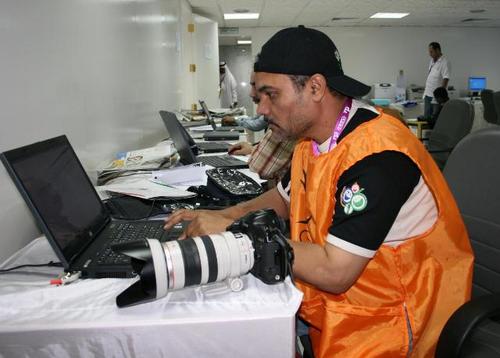 ‏مصور صحفي رياضي يمني محترف