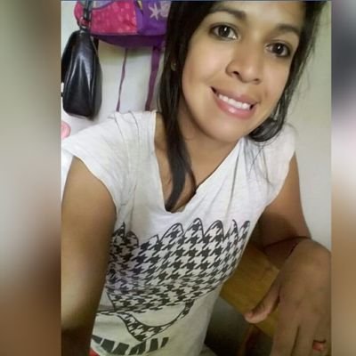 Quiero birritas con vos....🍺🍻🍺
Enamorada de la vela 🐽🚬
Una meta: Escucharte!
Signo:Acuario
Club: OLimpia!!!!!
Una Frase: Hoy es hoy, viviiiiiiilooo!!!!!