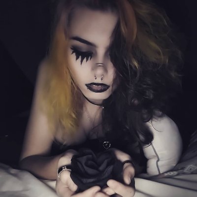 °Your local poet. click the links below to check it out!
•Level 18 🎮
•jus doin my best
https://t.co/49FzJ1dWdO