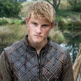 Eldest Son of Anna and Kristoff. Powerless. Skilled with a blade. Soon to be king! #DisneyRP #OUAT #FrozenRP Work of #ʑơཞąɱąཞıɛ. ''I'll stay @orphan_demoness.''