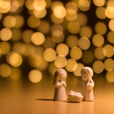 A Daily Journey thru Advent written by Christy DeSisto