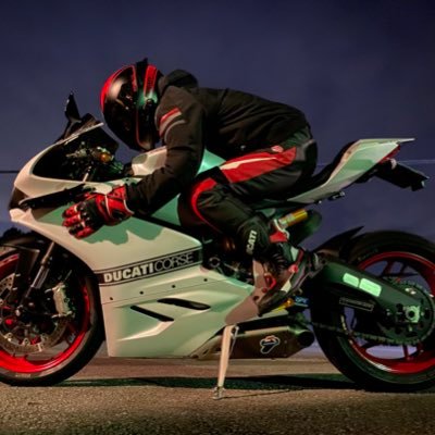 CBR650R→899Panigale🏍 CIVIC TYPE R FD2→FL5 SUPERGT🏎⇒Astemo REAL RACING CIVIC,Honda,Ducati乗りフォローします👍25歳👊