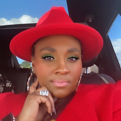 MrsLaDyFoWLeR's profile picture. 