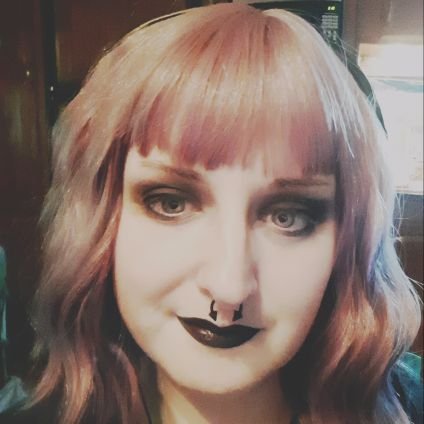 Just an office goth, wife and mother. #graphicartist #goth #gothmom #officegoth

Check out my blog: https://t.co/U2TlhLkzUX