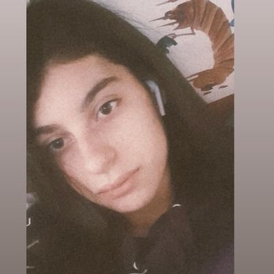 Mi chiamo Chiara 
ho 19 anni
adoro la musica 
felicemente fidanzata
instagram: fondellochiara

💓💓💓