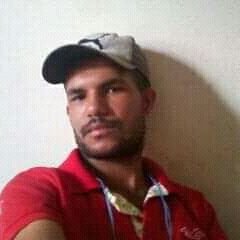 pra quem não me conhecer meu nome é Jose Carlos moro em Alagoas sou moreno baixinho sou timindo sou alegre sou calado