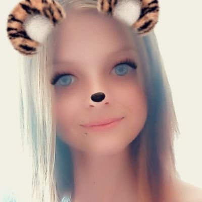 Julia, 22 ans, j'aime la musique, danser, rigoler ma fille c'est toute ma vie 😍❤️