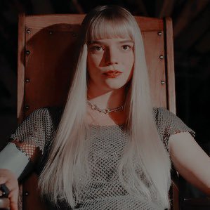 ◞◞ FIRE PRINCESS ✰⦆ “𝑵𝒐𝒕 𝒂𝒍𝒍 𝒄𝒓𝒐𝒘𝒏𝒔 𝒂𝒓𝒆 𝒘𝒐𝒓𝒏 𝒘𝒉𝒆𝒓𝒆 𝒑𝒆𝒐𝒑𝒍𝒆 𝒄𝒂𝒏 𝒔𝒆𝒆.” ⨟ ノ ༄ ㅤ𝕮𝖆𝖑𝖔𝖗𝖊 𝕯𝖎𝖓𝖆𝖘𝖙𝖞