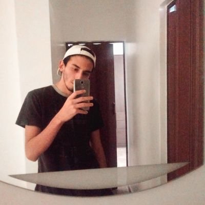 German54909292's profile picture. Llegan noches interminables con un deseo junto a una ilusión 🌘