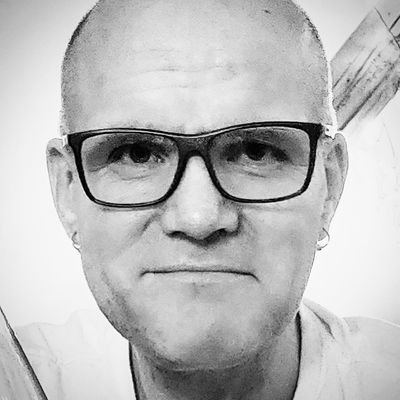 Als Journalist aus Leidenschaft betreibe ich eine kleine deutschsprachige Internet- und Nachrichtenagentur.