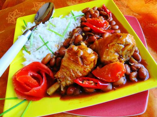 Exclusieve recepten uit de Surinaamse keuken;de Surinaamse ingrediënten zijn verkrijgbaar bij Albert Heijn, Vomar, Makro, C1000, Toko's.