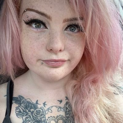 occupational therapist. photographer, traveller, & book devourer. neurospicy Oxford comma devotee. 🏳️🌈🍳. 29. she/her