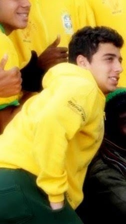 O mundo pode até faze voce CHORAR...Mais Deus te quer SORRINDO !